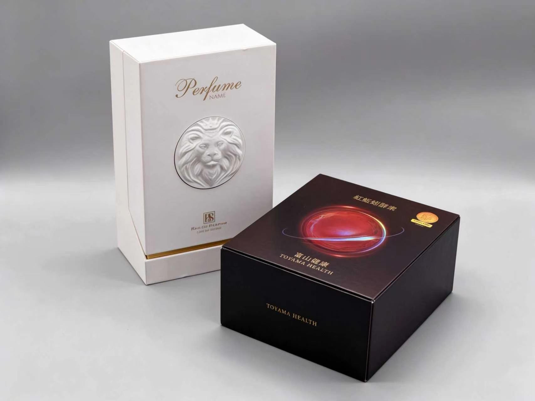 Minimalist White Cardboard Magnetic Box with Gold Trim for High Value Cosmetic & Perfume