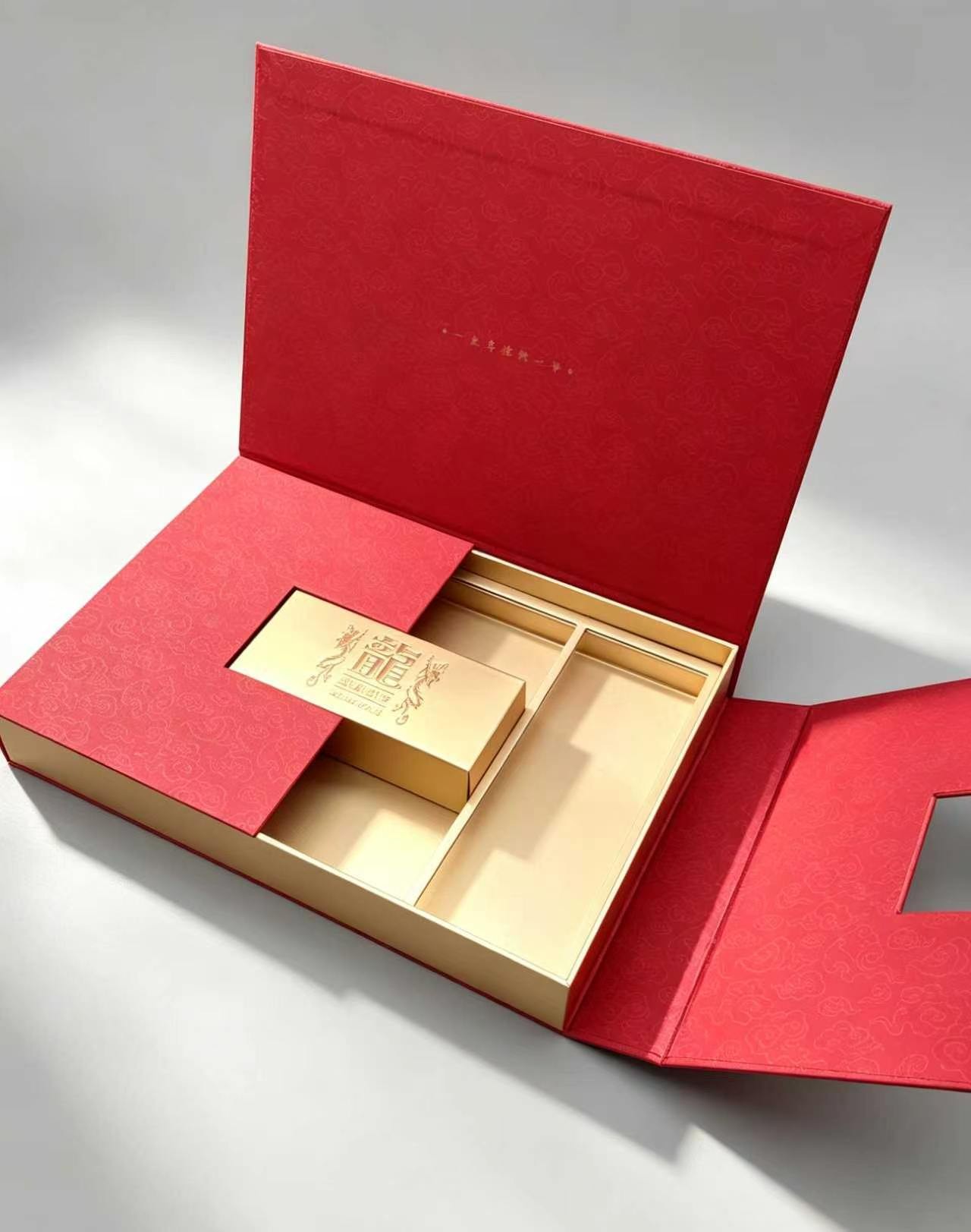 Luxury Red Velvet Handbag Box with Pearl Handle & Camellia Design for Cosmetic Gift Packaging